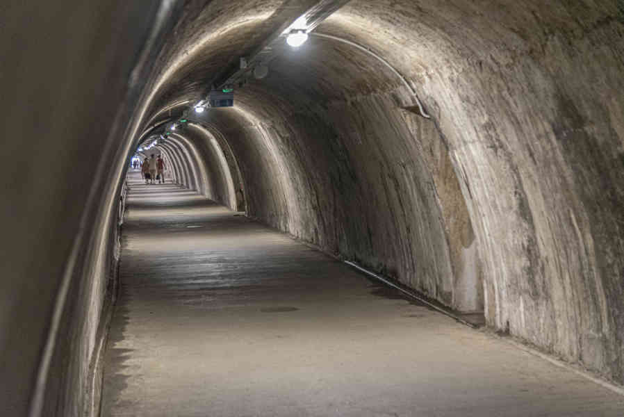 Croacia - Zagreb 59 - túnel Gric.jpg